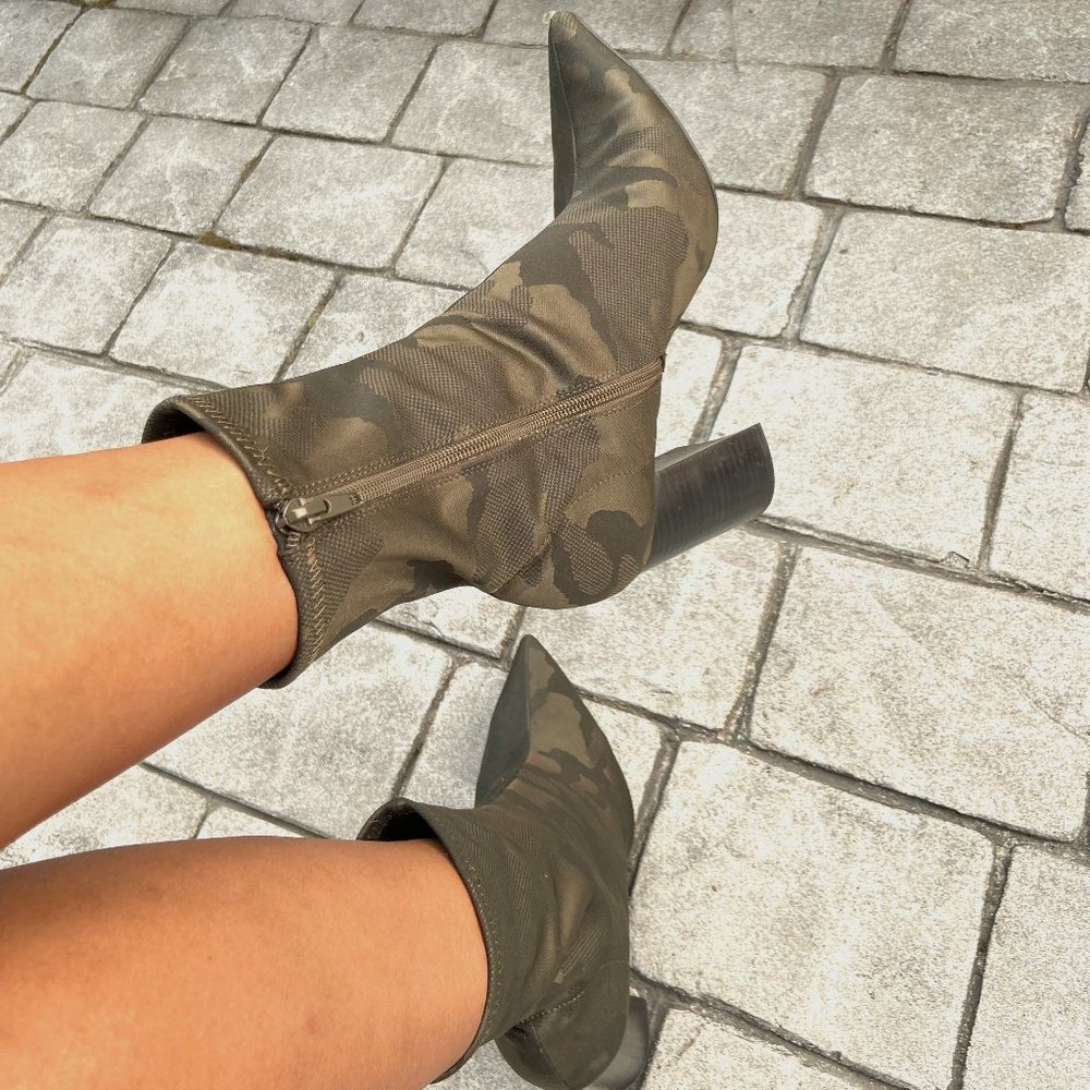 Jeffrey Campbell pointed-toe Heel